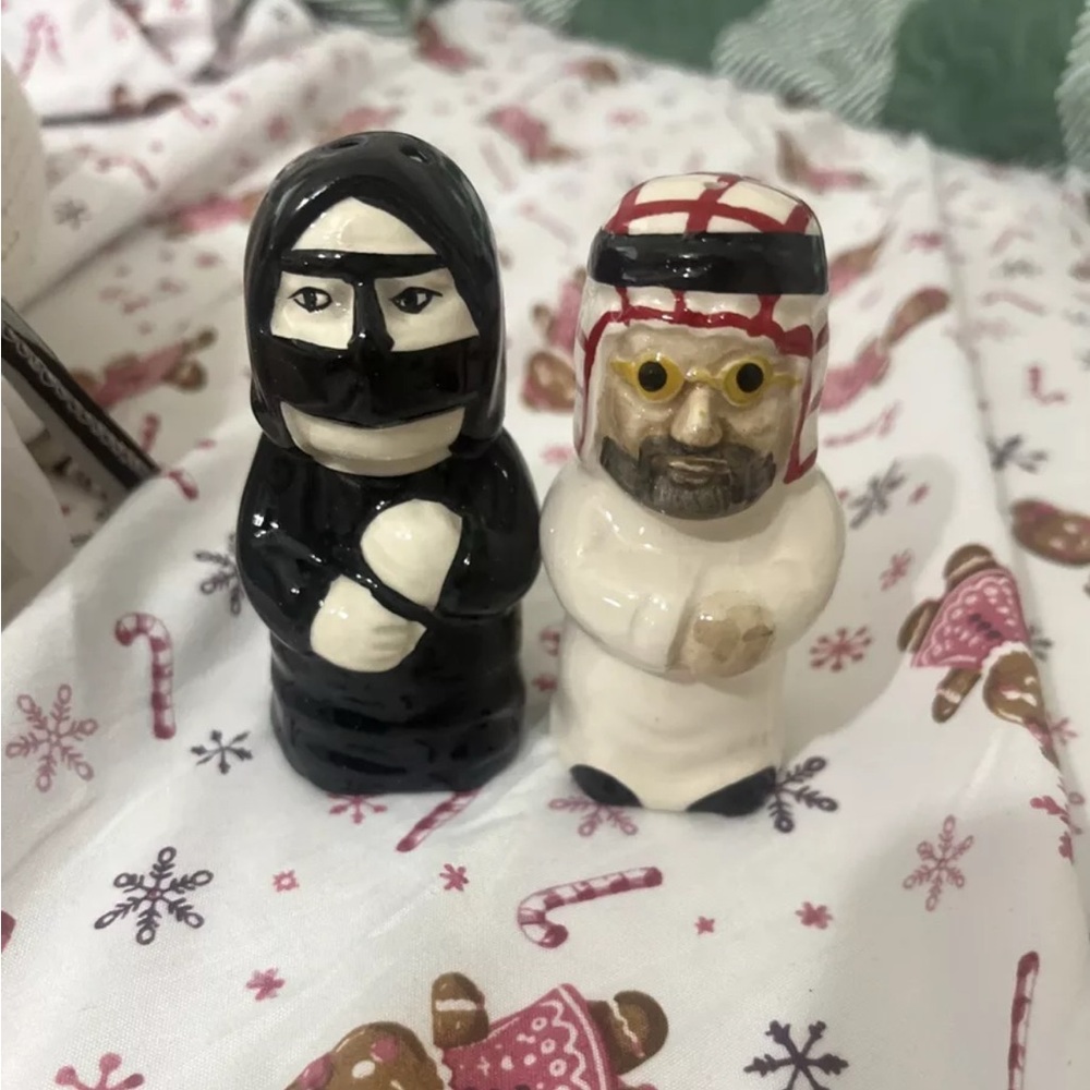 Vintage Salt And Pepper Shakers Gulf Dubai Arabic Couple Ceramic Burqa Hatta